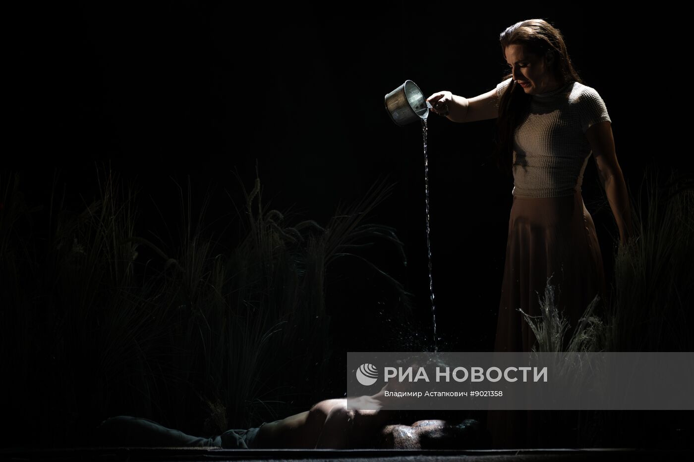 Спектакль "Посланница" в Театре Российской Армии