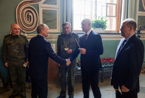 Рабочая поездка президента Владимира Путина в Санкт-Петербург