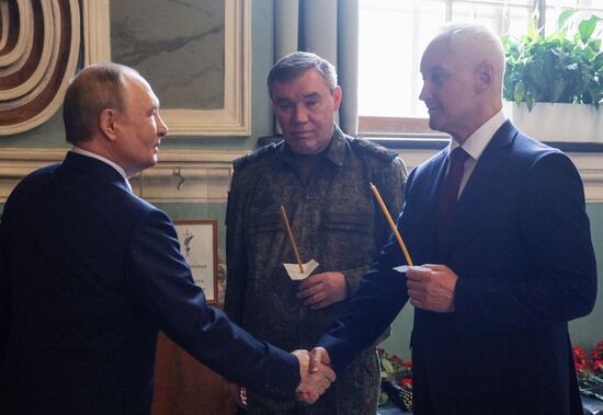 Рабочая поездка президента Владимира Путина в Санкт-Петербург