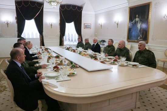 Рабочая поездка президента Владимира Путина в Санкт-Петербург