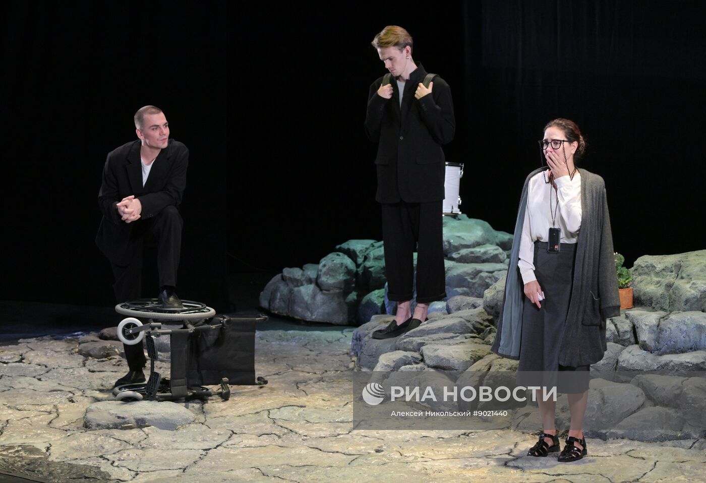 Спектакль "Дорогая Елена Сергеевна"