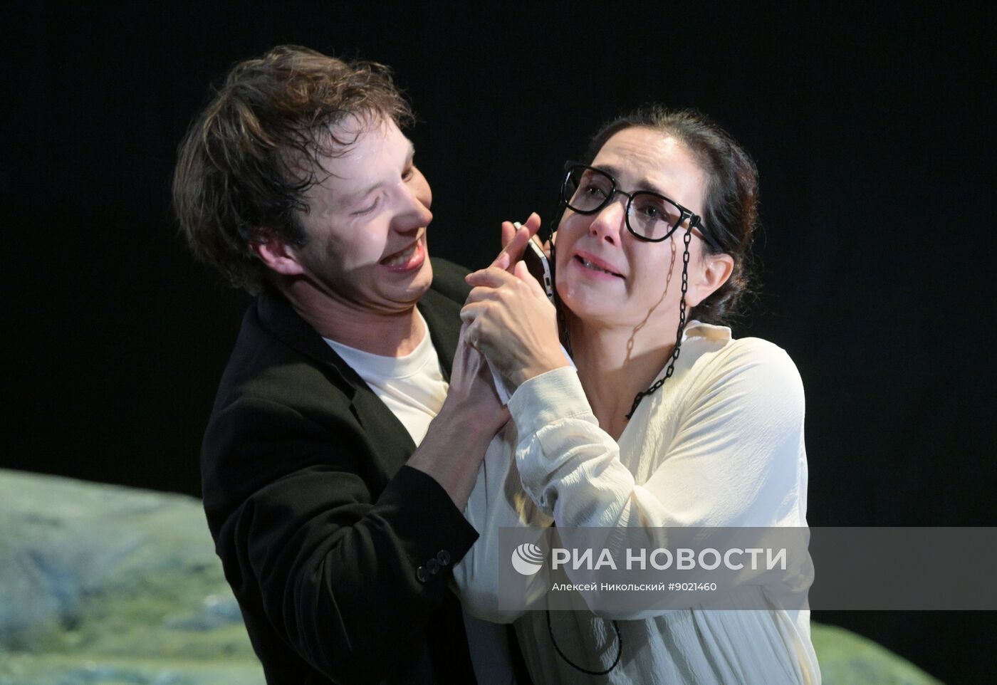 Спектакль "Дорогая Елена Сергеевна"