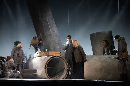 Спектакль "Посланница" в Театре Российской Армии