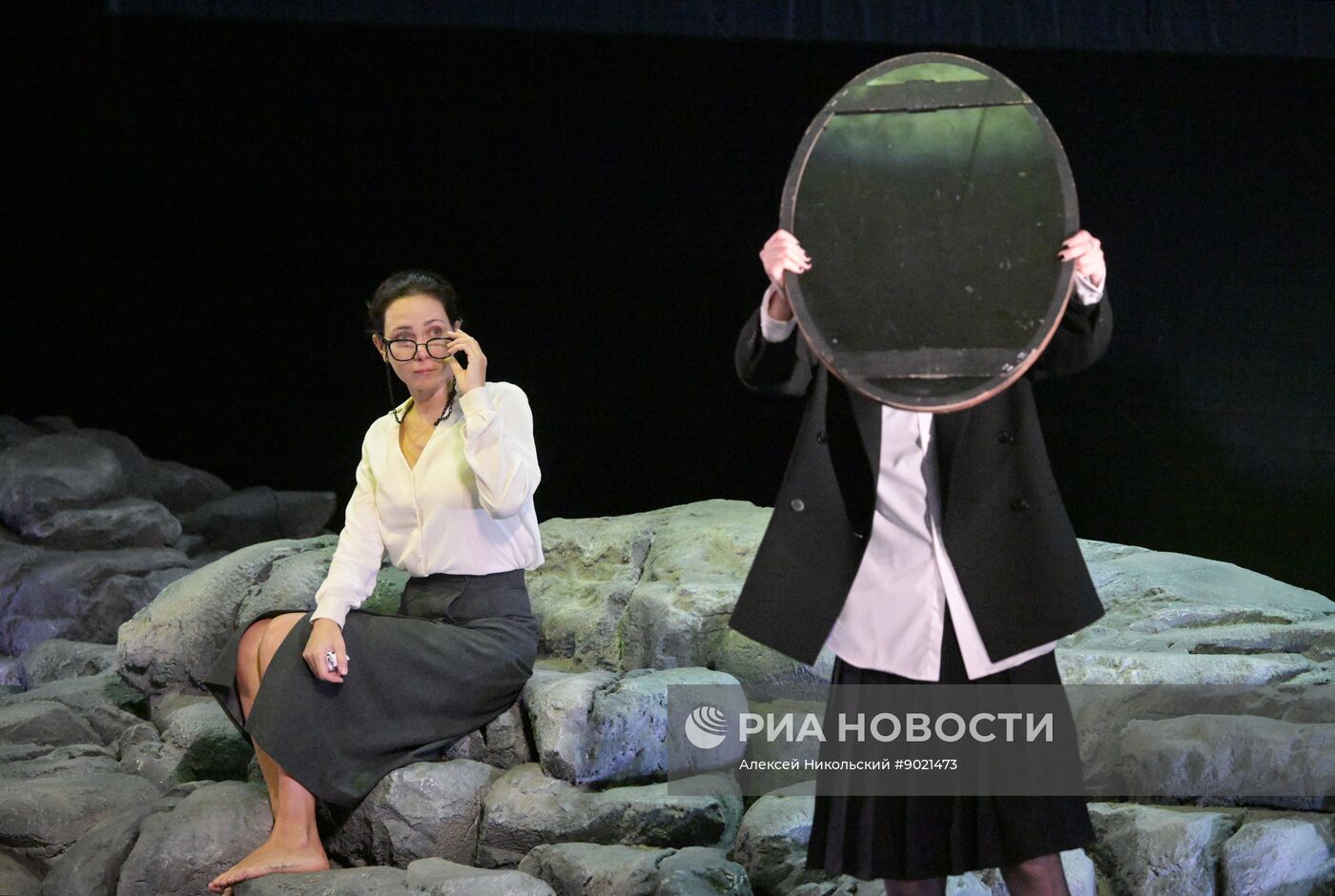 Спектакль "Дорогая Елена Сергеевна"