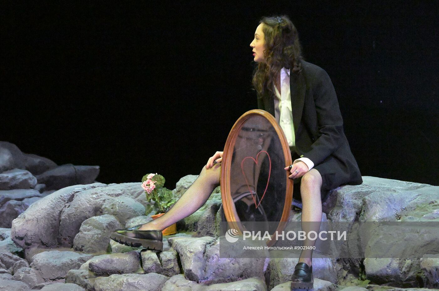 Спектакль "Дорогая Елена Сергеевна"