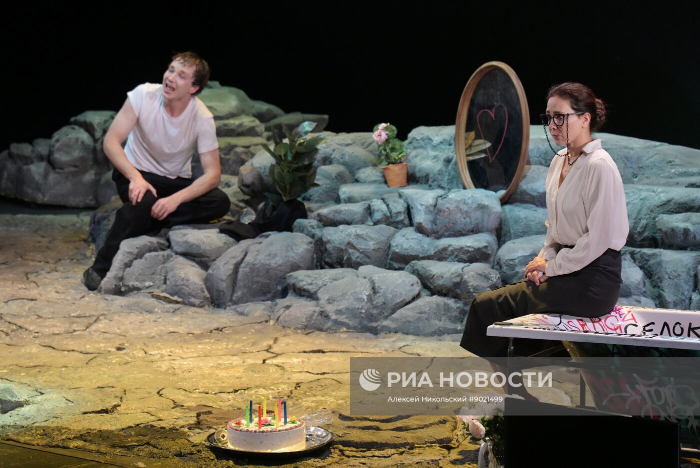 Спектакль "Дорогая Елена Сергеевна"