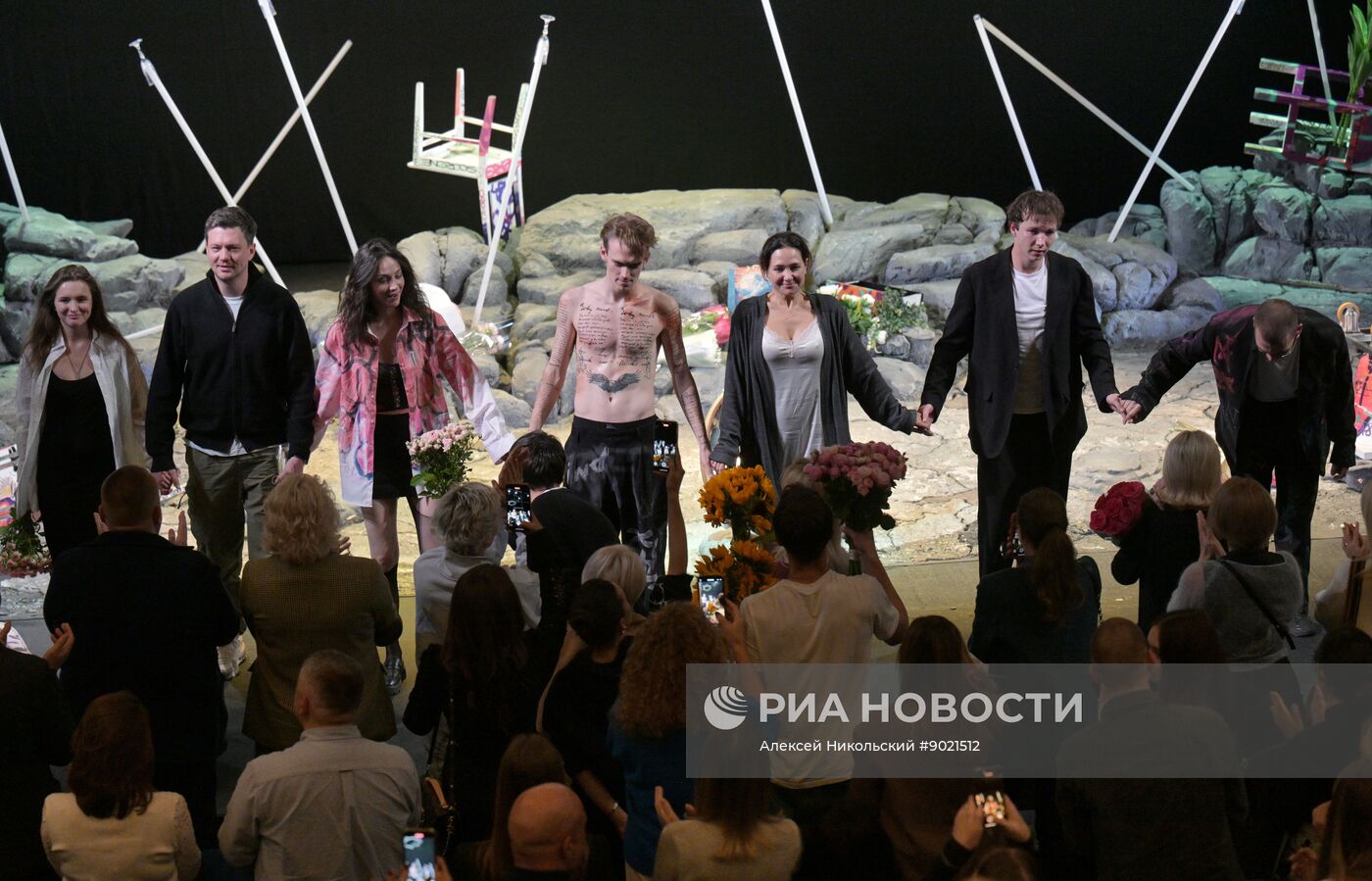 Спектакль "Дорогая Елена Сергеевна"  