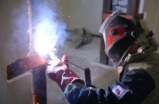 Ремонт школы в Донецке