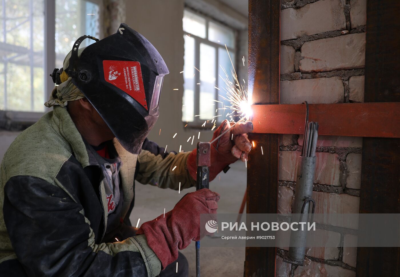 Ремонт школы в Донецке