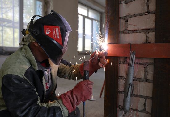 Ремонт школы в Донецке