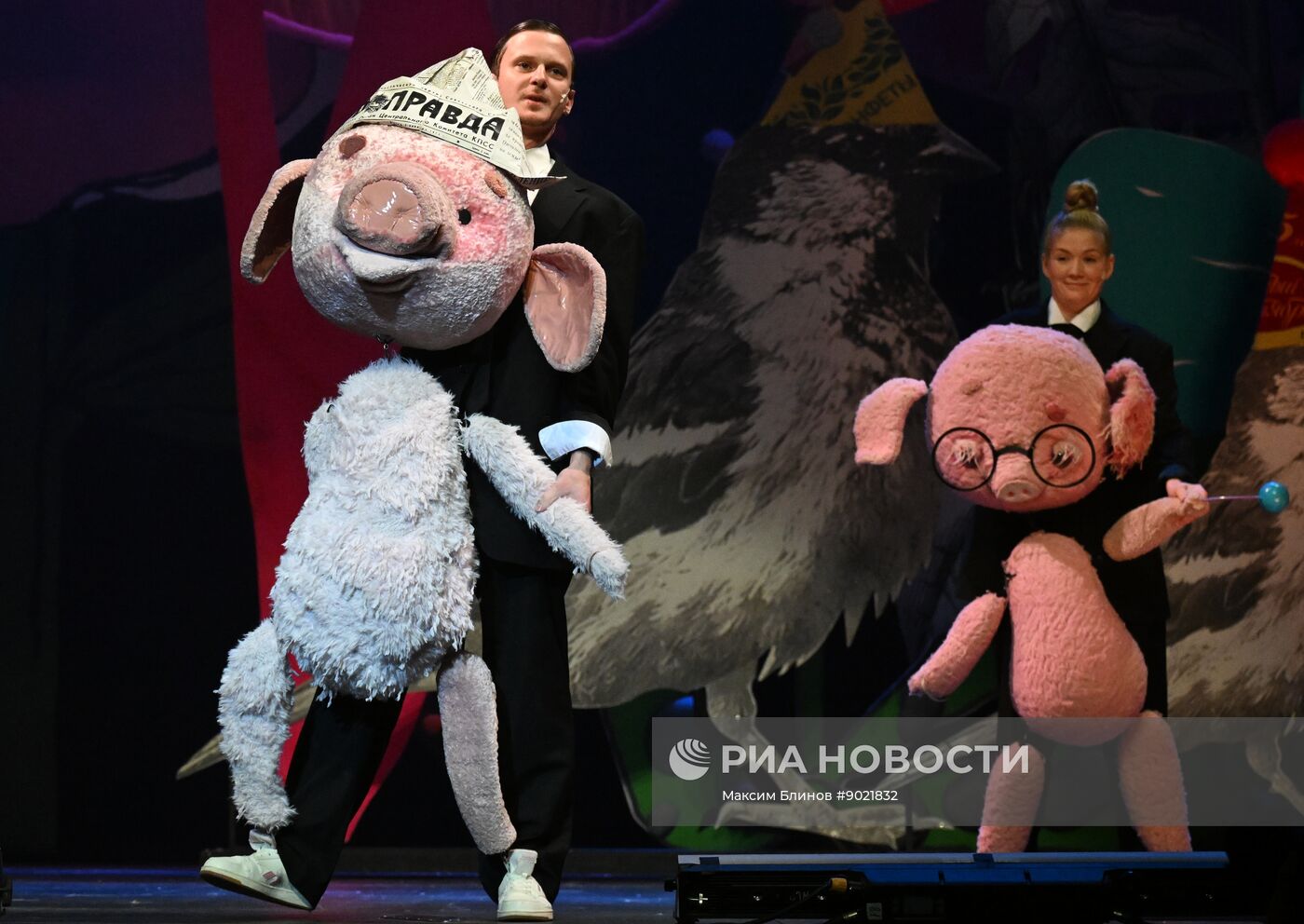 Спектакль "Три поросёнка. Ой" в Театре на Таганке