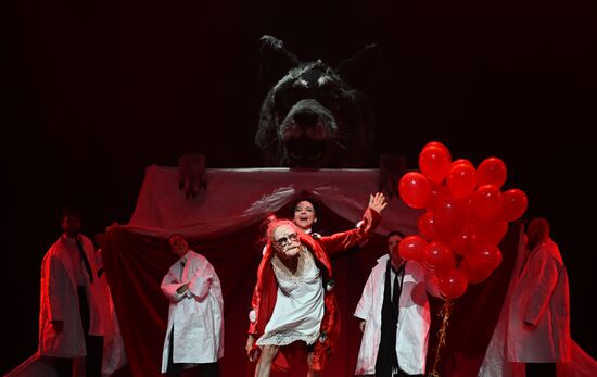 Спектакль "Три поросёнка. Ой" в Театре на Таганке 