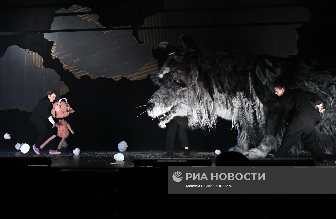 Спектакль "Три поросёнка. Ой" в Театре на Таганке