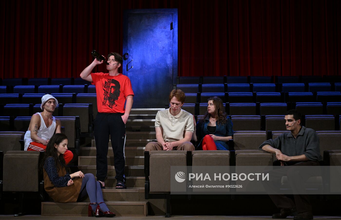 Спектакль "Молодость все простит" в Театре на Таганке