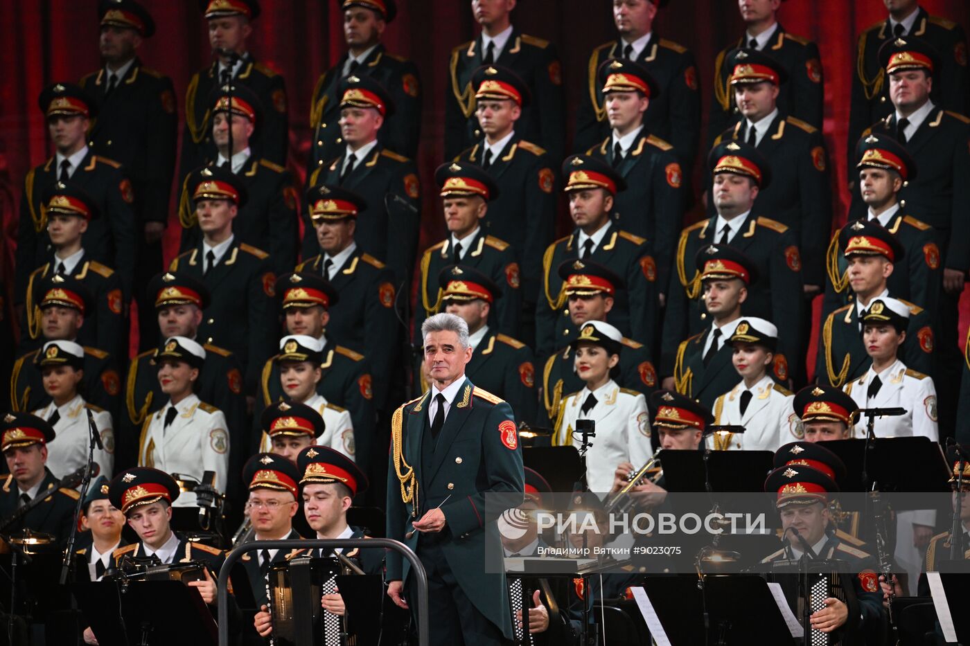 Концерт Академического ансамбля песни и пляски Российской армии им. А.В. Александрова