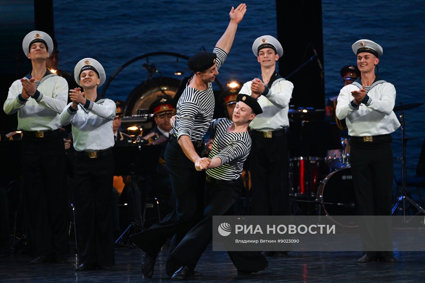 Концерт Академического ансамбля песни и пляски Российской армии им. А.В. Александрова