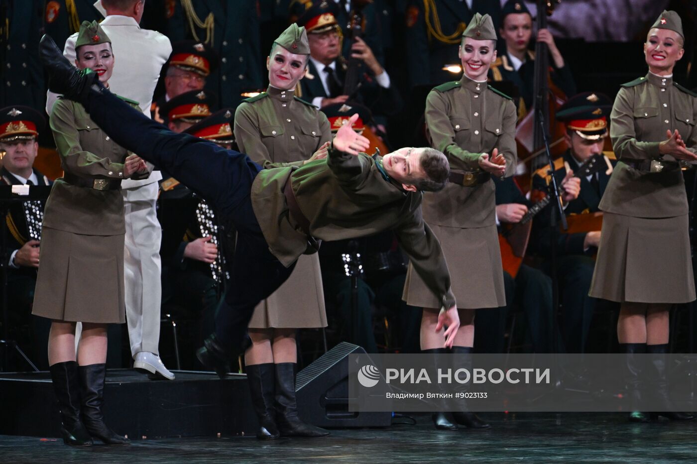 Концерт Академического ансамбля песни и пляски Российской армии им. А.В. Александрова