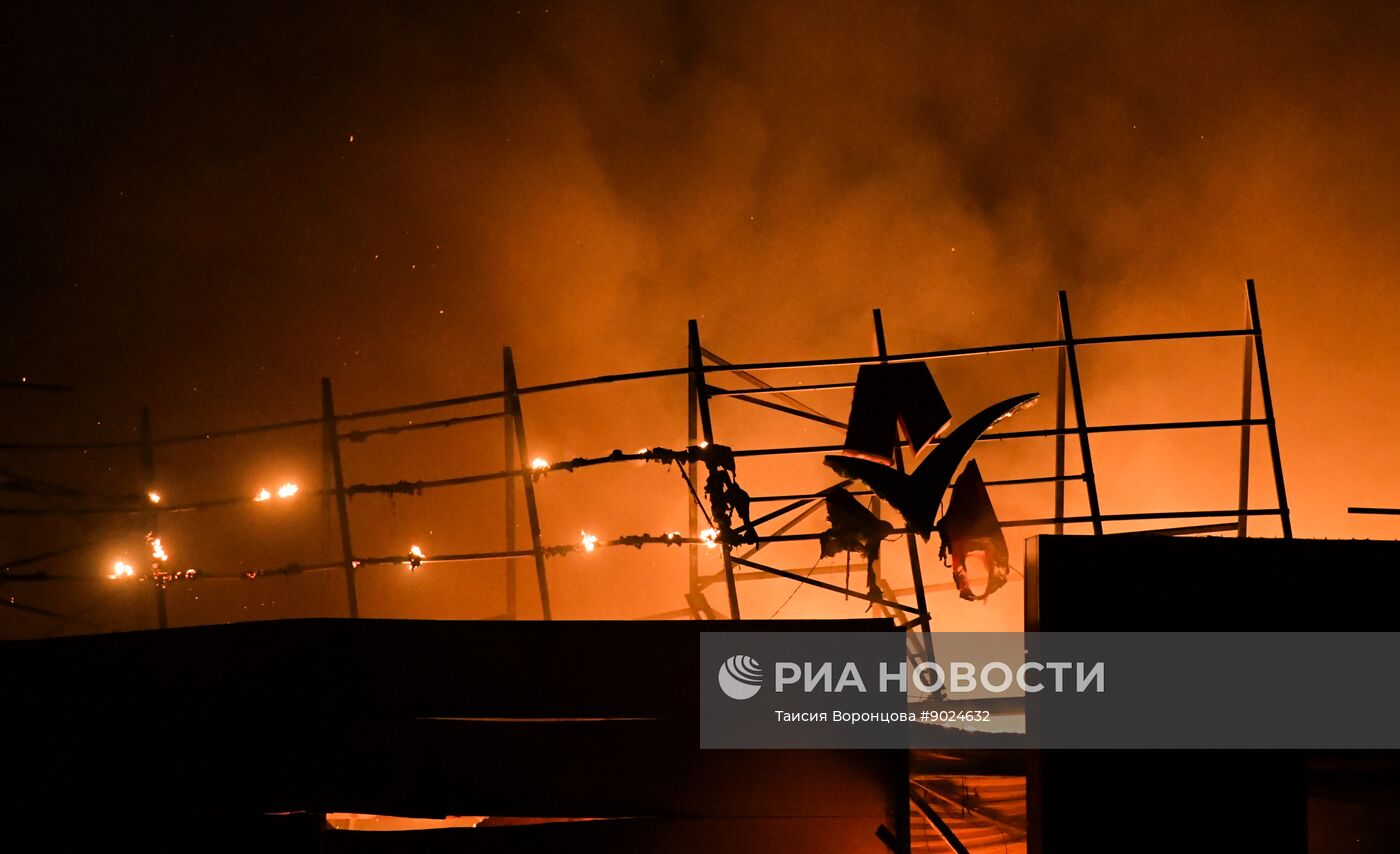 Последствия удара со стороны ВСУ по ТЦ "Сигма" в Донецке