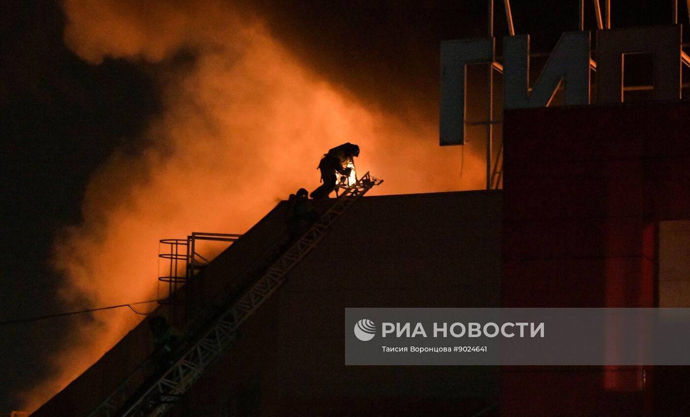 Последствия удара со стороны ВСУ по ТЦ "Сигма" в Донецке