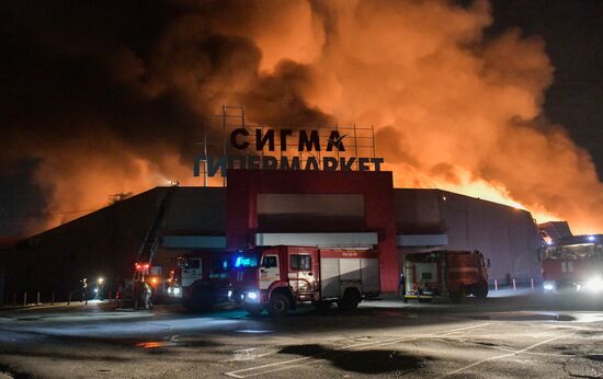 Последствия удара со стороны ВСУ по ТЦ "Сигма" в Донецке