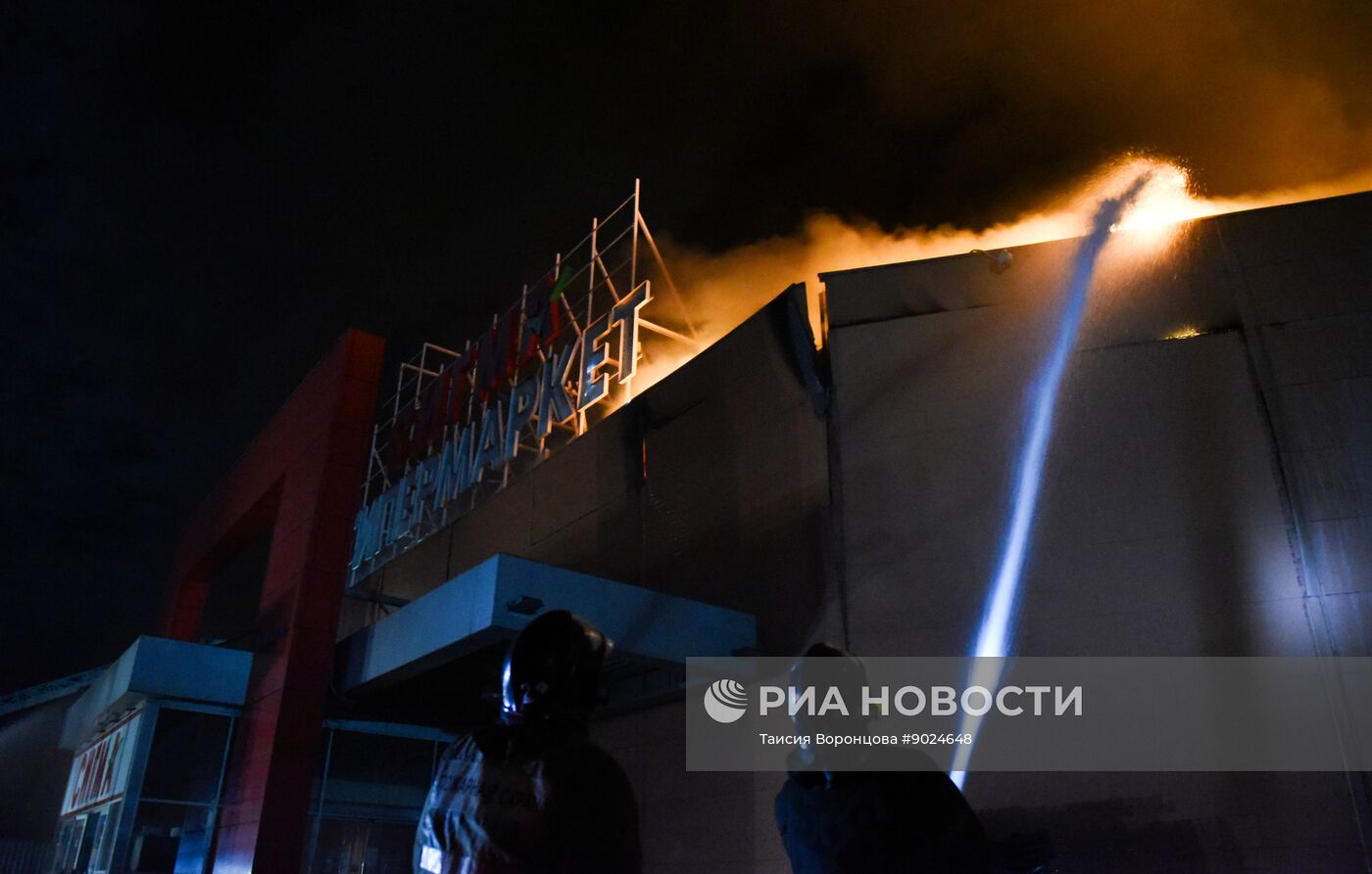 Последствия удара со стороны ВСУ по ТЦ "Сигма" в Донецке