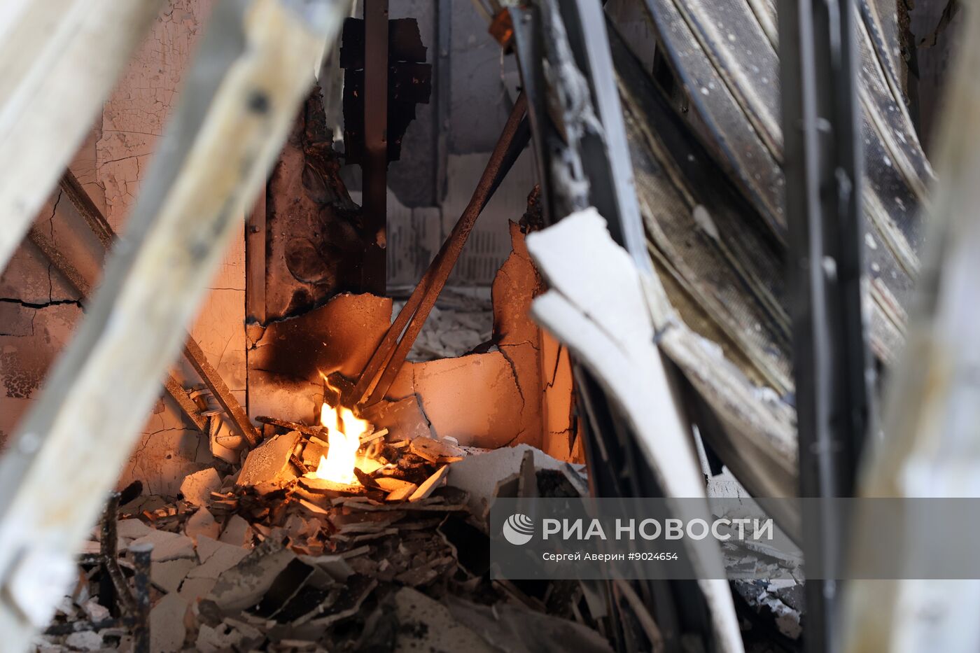 Последствия удара со стороны ВСУ по ТЦ "Сигма" в Донецке