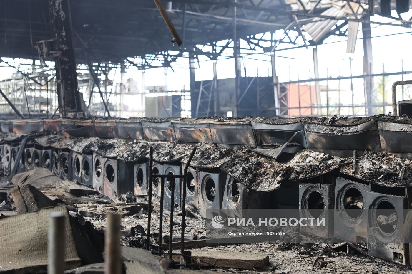 Последствия удара со стороны ВСУ по ТЦ "Сигма" в Донецке