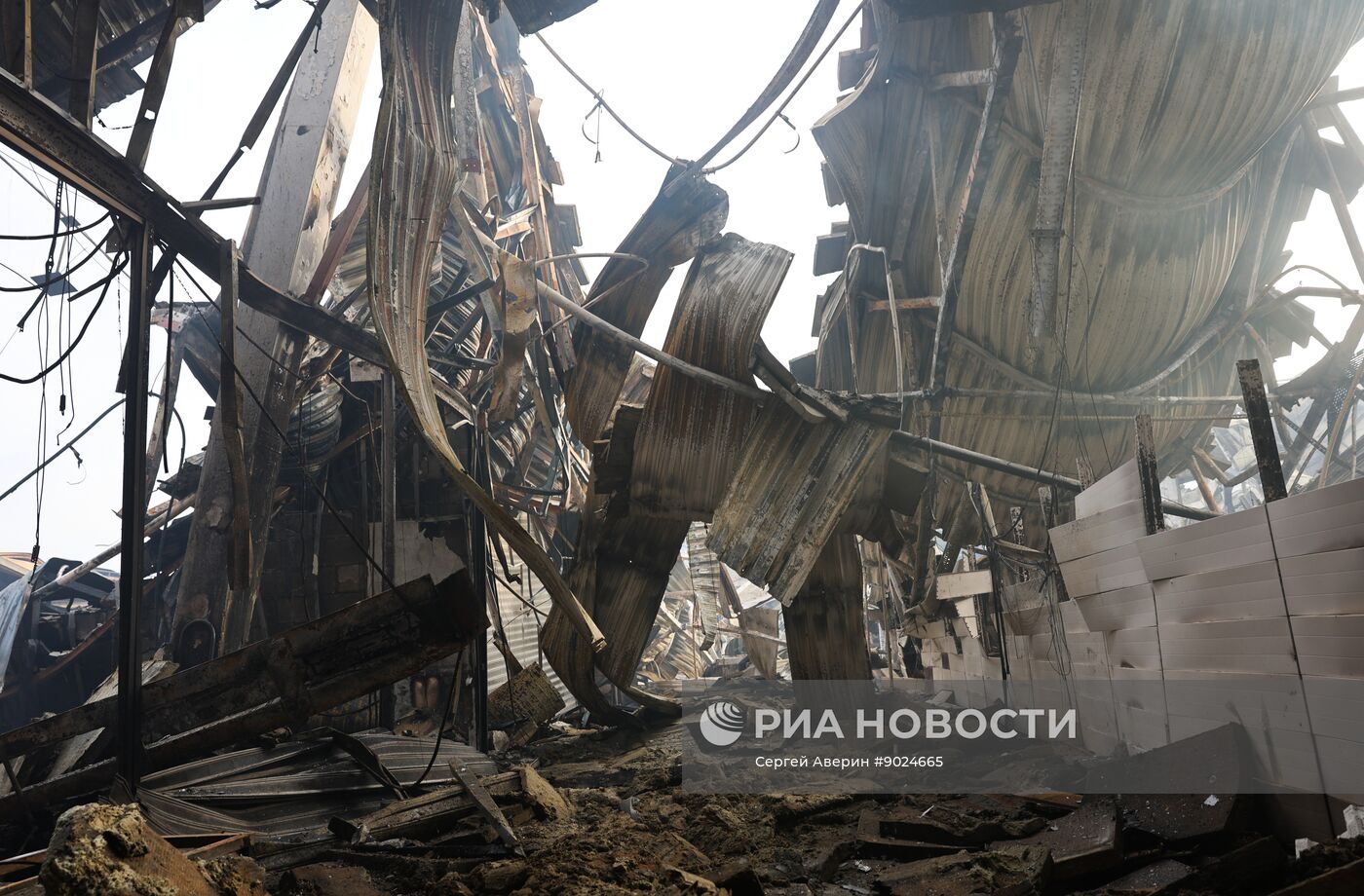 Последствия удара со стороны ВСУ по ТЦ "Сигма" в Донецке