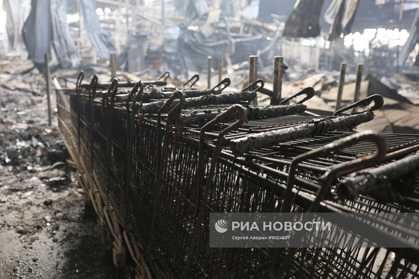 Последствия удара со стороны ВСУ по ТЦ "Сигма" в Донецке