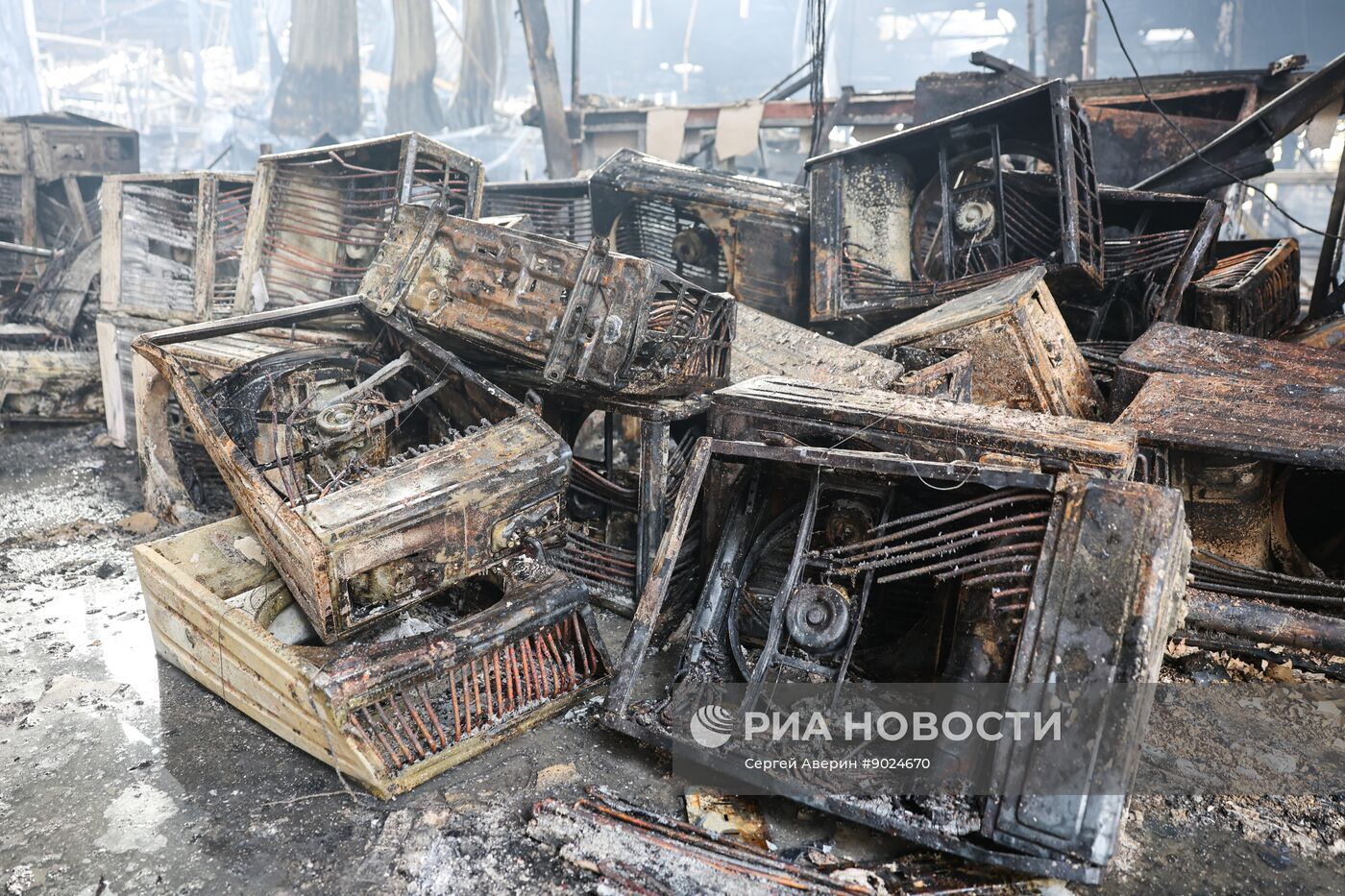 Последствия удара со стороны ВСУ по ТЦ "Сигма" в Донецке