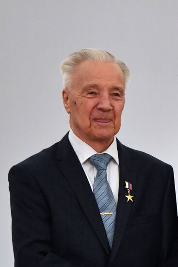 Юрий Бармаков, советский и российский учёный в области микроэлектроники и ядерных боеприпасов