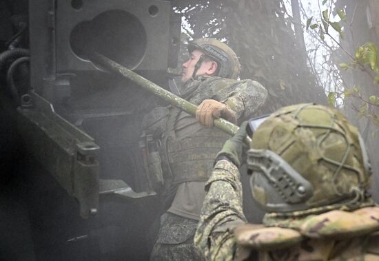 Боевая работа расчета пушки 2С5 "Гиацинт-С" группировки войск "Центр" в зоне СВО