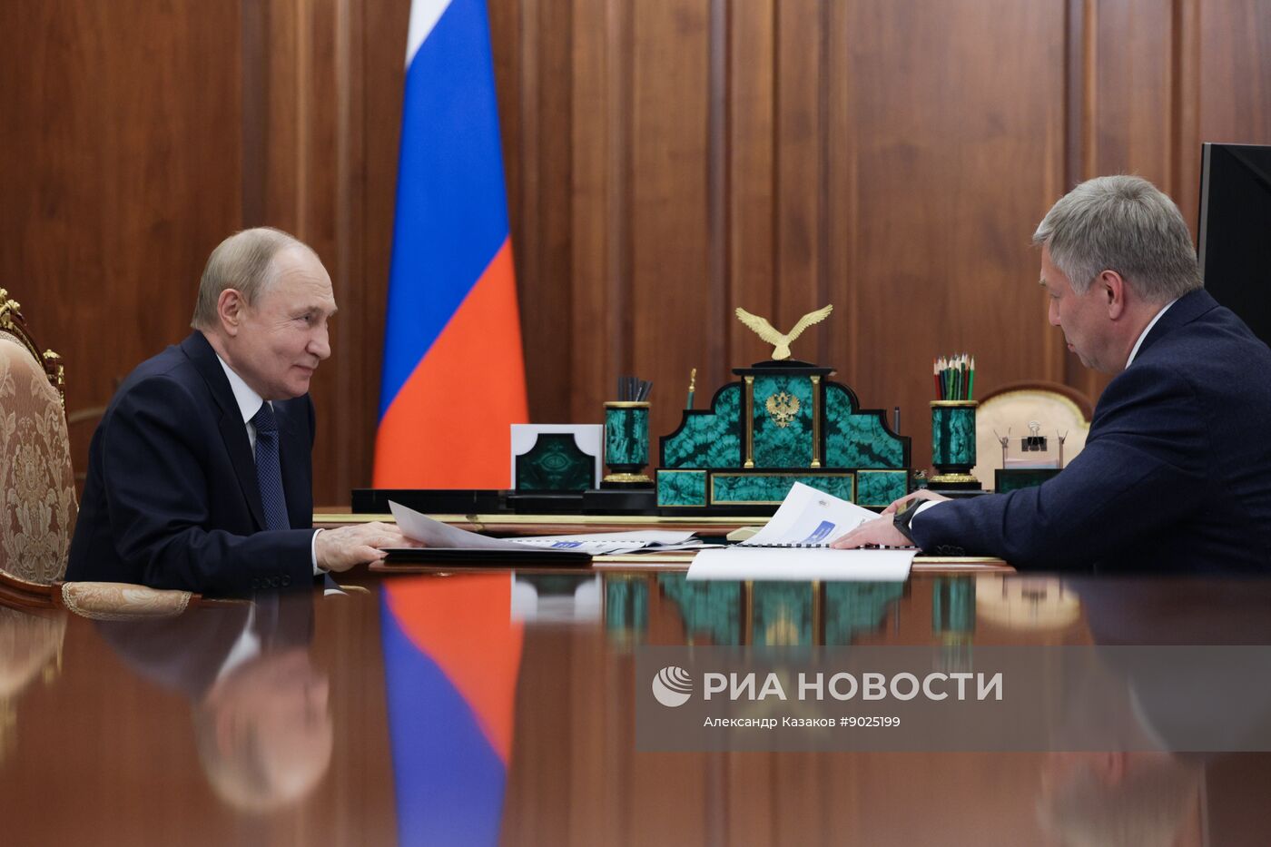 Президент Владимир Путин встретился с губернатором Ульяновской области Алексеем Русских