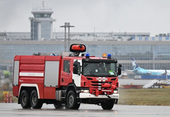 Учения аварийно-спасательных служб в аэропорту "Домодедово"