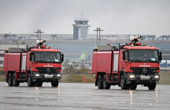 Учения аварийно-спасательных служб в аэропорту "Домодедово"