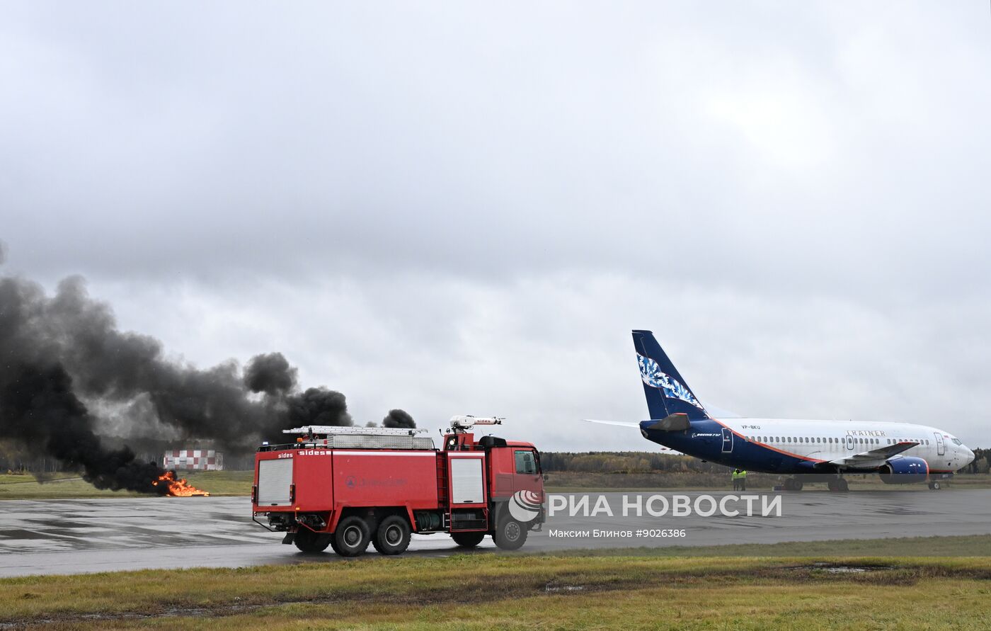 Учения аварийно-спасательных служб в аэропорту "Домодедово"