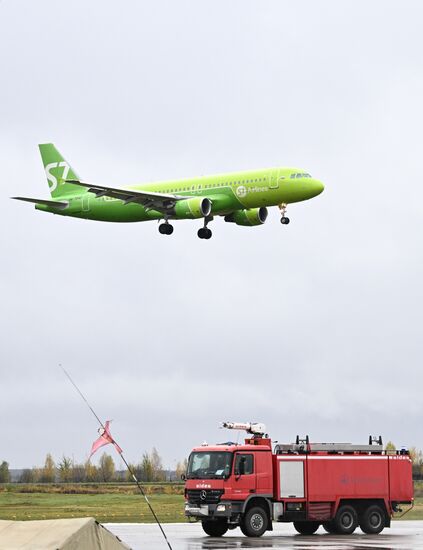 Учения аварийно-спасательных служб в аэропорту "Домодедово"