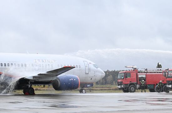 Учения аварийно-спасательных служб в аэропорту "Домодедово"