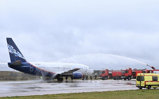 Учения аварийно-спасательных служб в аэропорту "Домодедово"