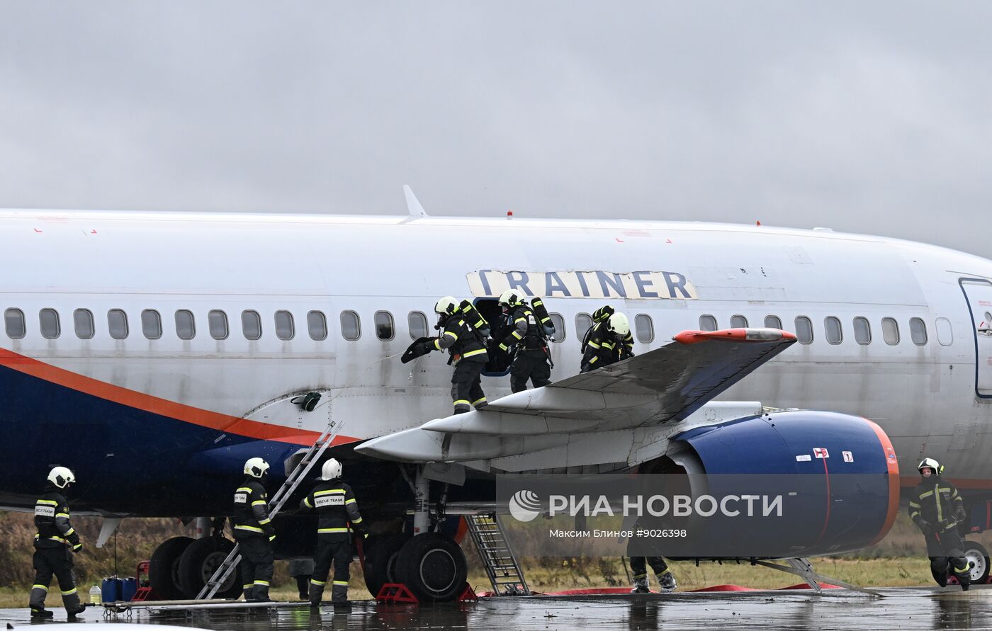 Учения аварийно-спасательных служб в аэропорту "Домодедово"