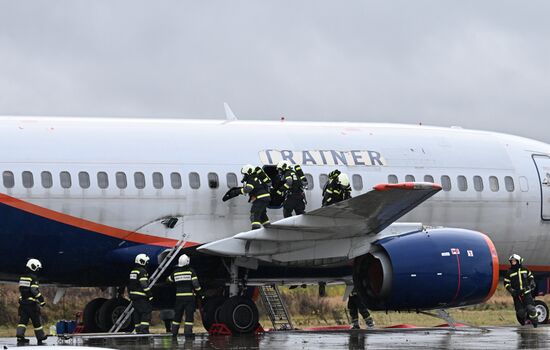 Учения аварийно-спасательных служб в аэропорту "Домодедово"