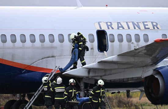 Учения аварийно-спасательных служб в аэропорту "Домодедово"