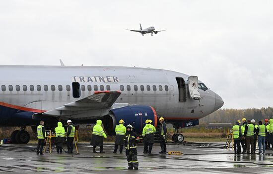 Учения аварийно-спасательных служб в аэропорту "Домодедово"