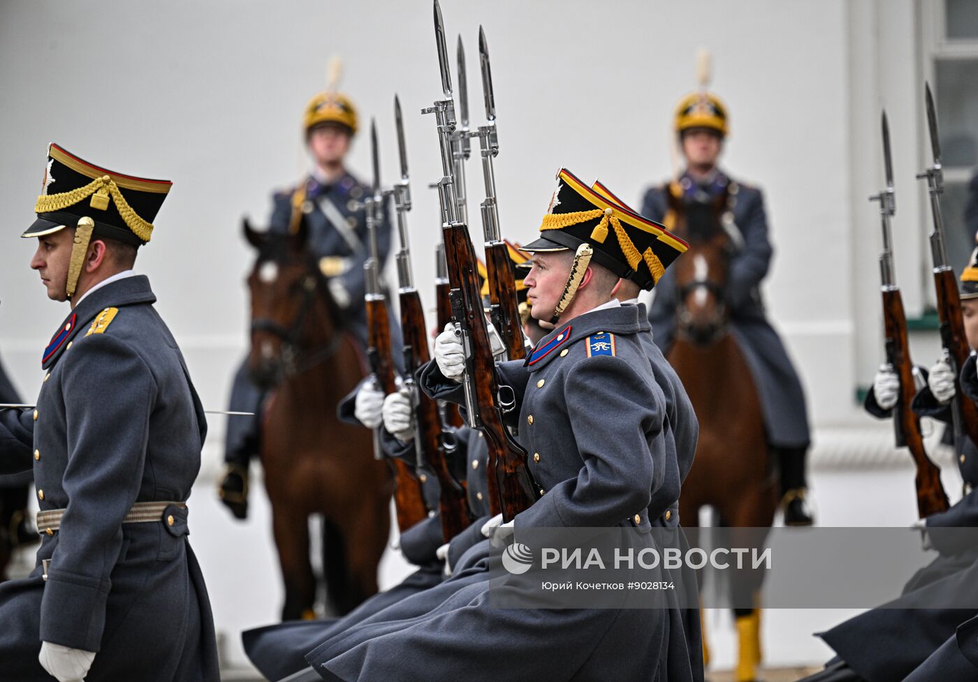 Церемония развода пеших и конных караулов Президентского полка