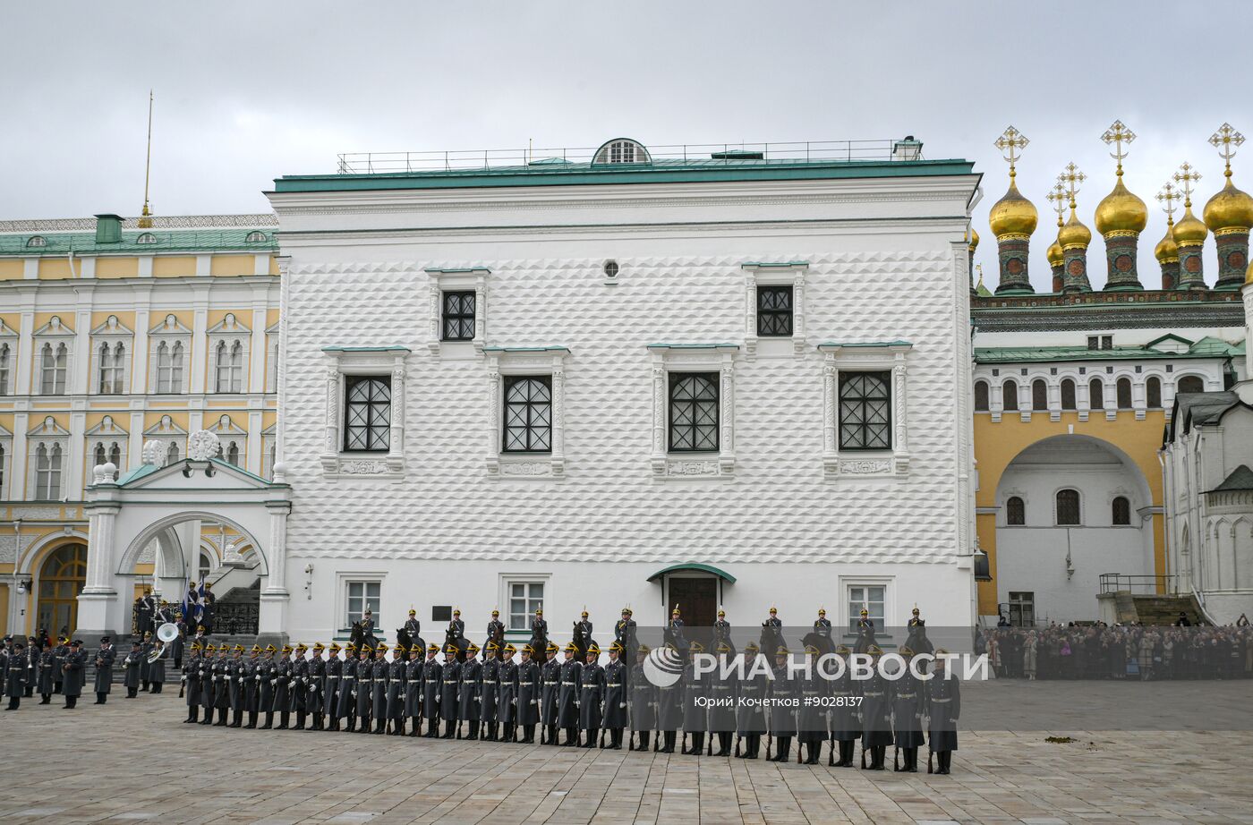 Церемония развода пеших и конных караулов Президентского полка