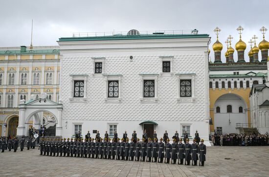 Церемония развода пеших и конных караулов Президентского полка