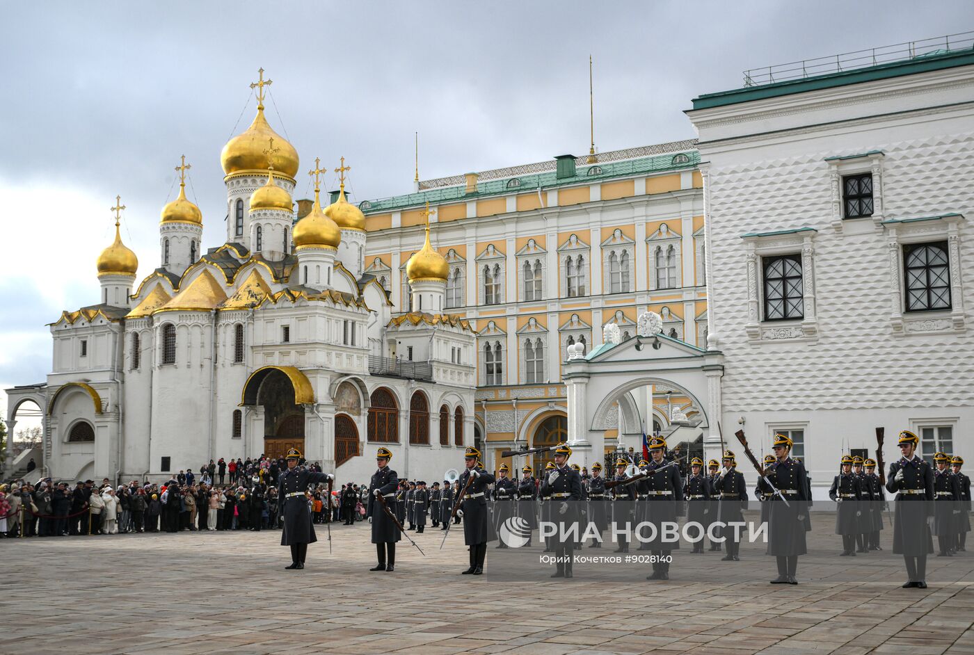 Церемония развода пеших и конных караулов Президентского полка