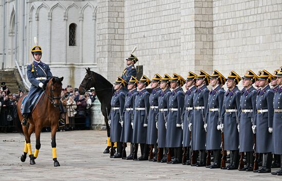 Церемония развода пеших и конных караулов Президентского полка