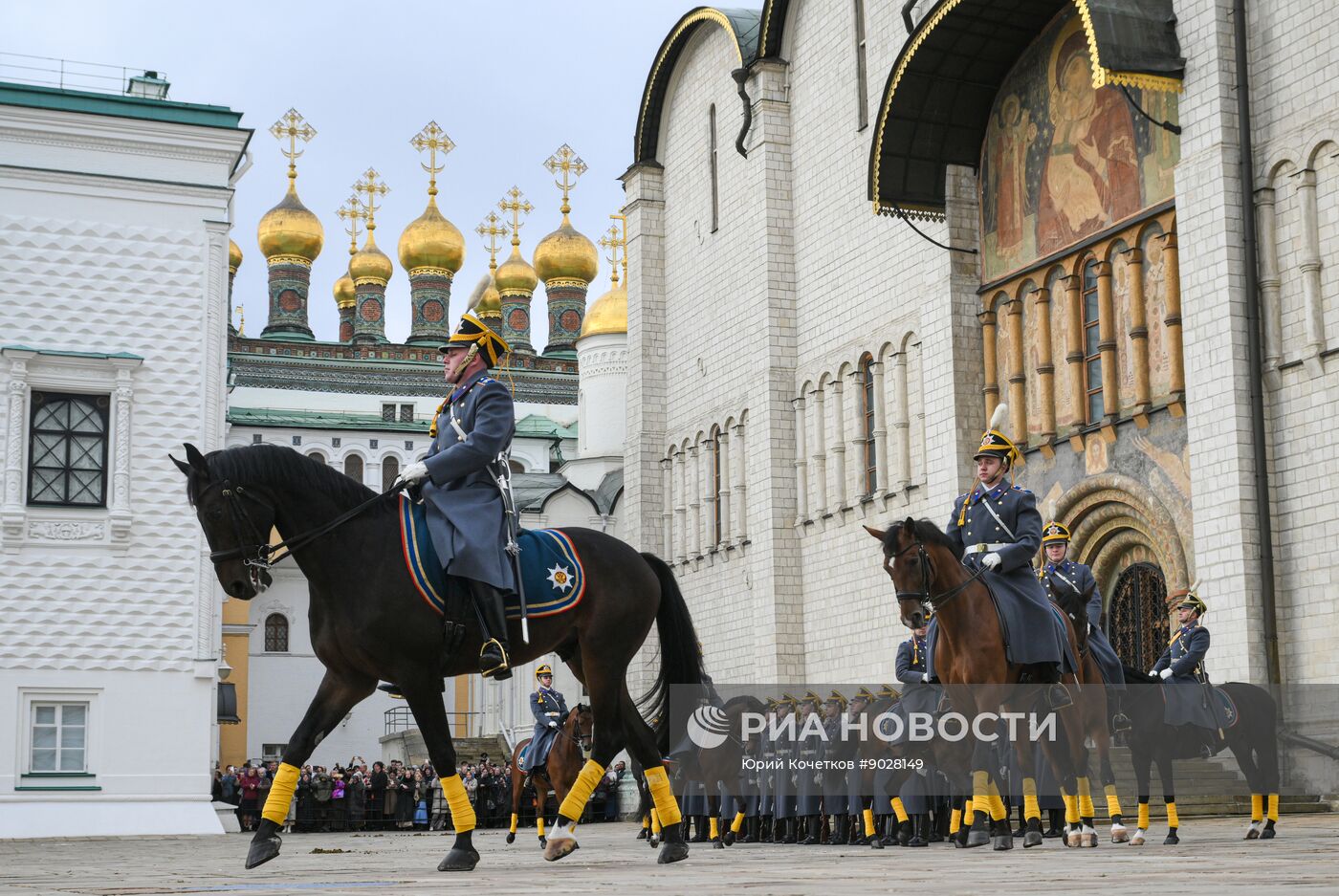 Церемония развода пеших и конных караулов Президентского полка