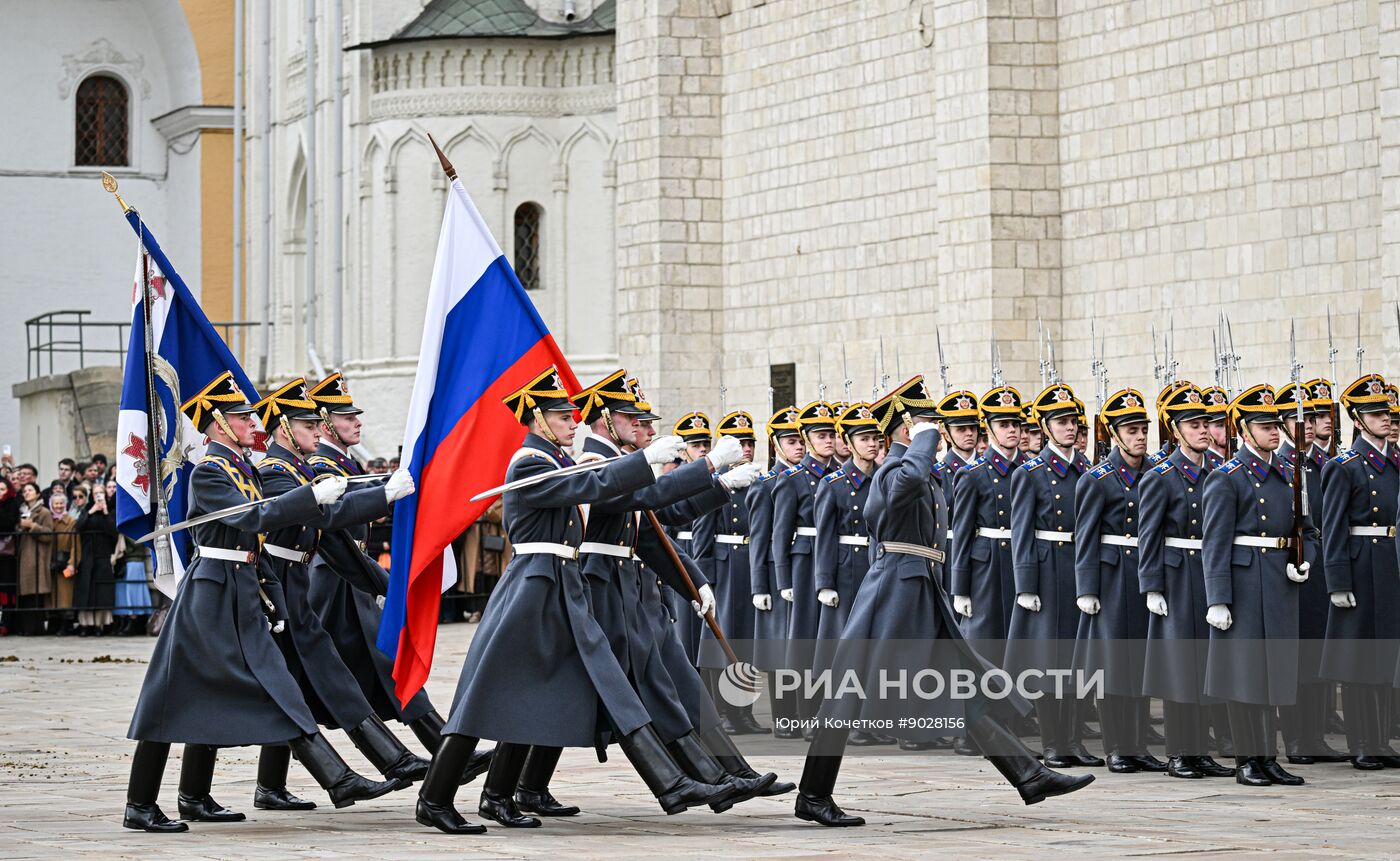 Церемония развода пеших и конных караулов Президентского полка